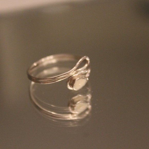 Silver Ring with Cream Stone - Picture 7 of 8